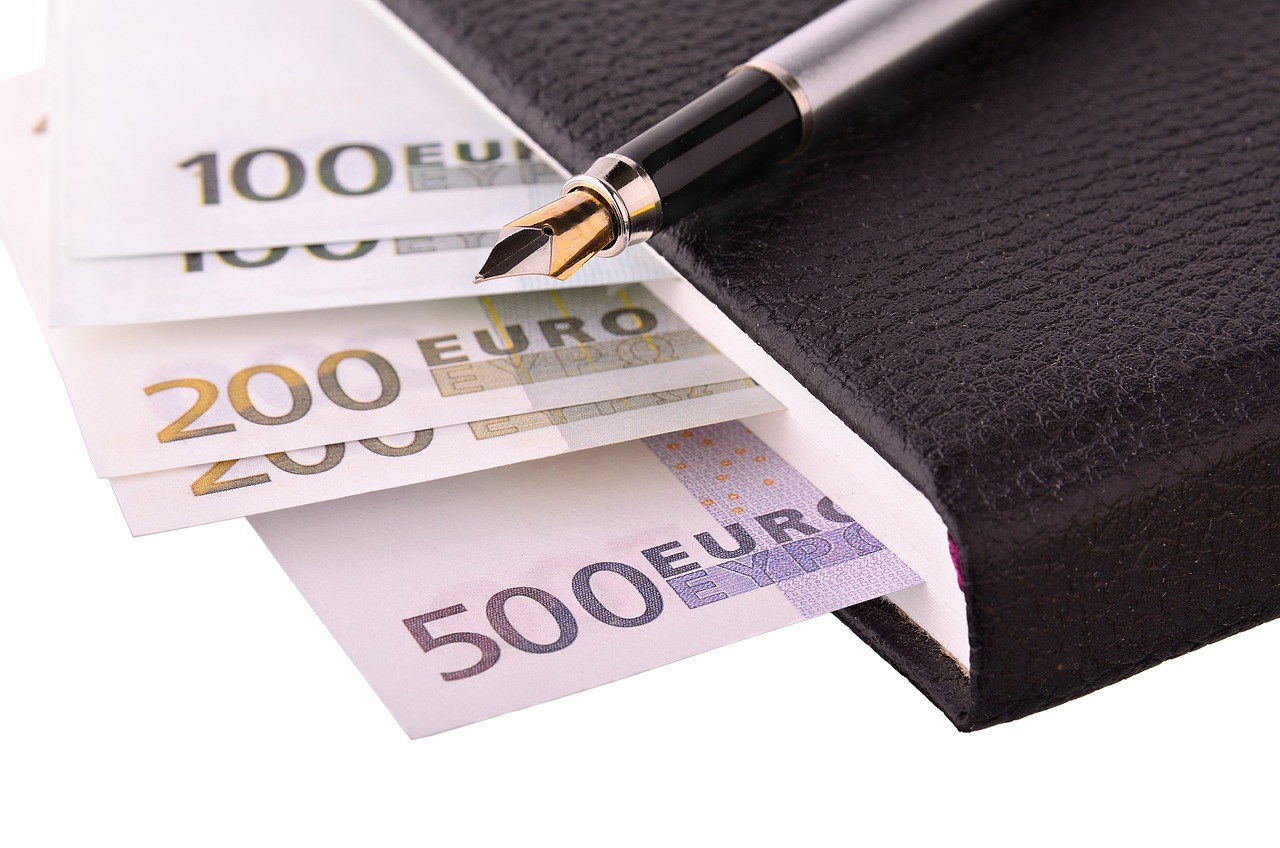 découvrez tout ce que vous devez savoir sur le salaire minimum : définitions, enjeux, impacts économiques et sociaux, et les dernières actualités liées à cette législation essentielle pour garantir un revenu décent aux travailleurs.
