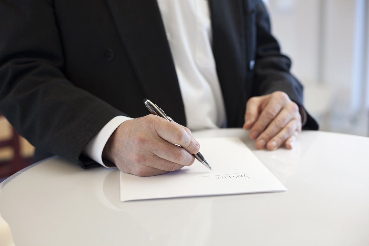 découvrez la signature électronique, une solution pratique et sécurisée pour signer vos documents en ligne. simplifiez vos échanges, gagnez du temps et assurez la légalité de vos contrats grâce à cette technologie moderne.