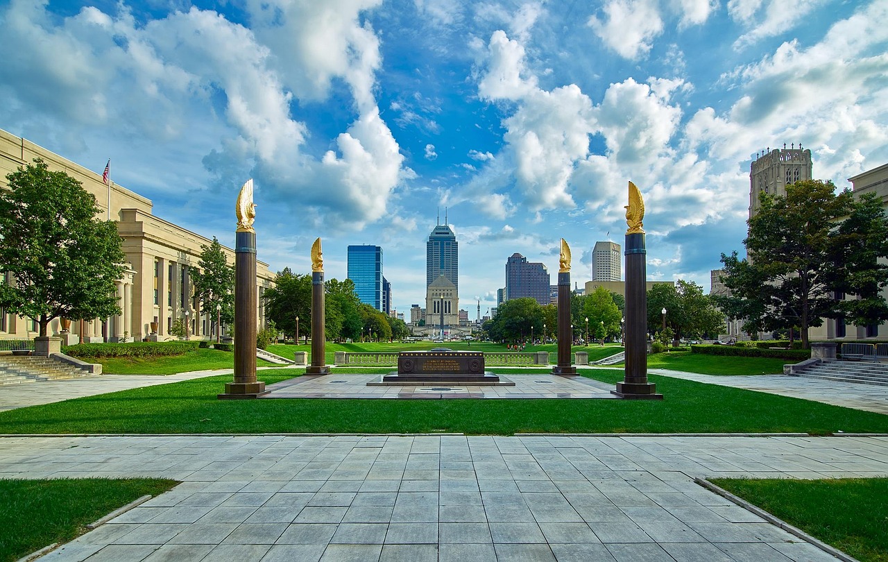 découvrez indianapolis, la capitale de l'état de l'indiana, riche en culture, en histoire et en attractions. explorez ses musées, parcs et événements sportifs, et plongez dans l'hospitalité chaleureuse de cette ville dynamique.