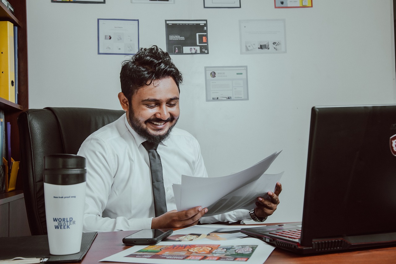 découvrez le rôle essentiel du ceo, le leader stratégique qui guide l'entreprise vers le succès. explorez les responsabilités, les compétences requises et l'impact d'un ceo sur la culture d'entreprise et la performance globale.