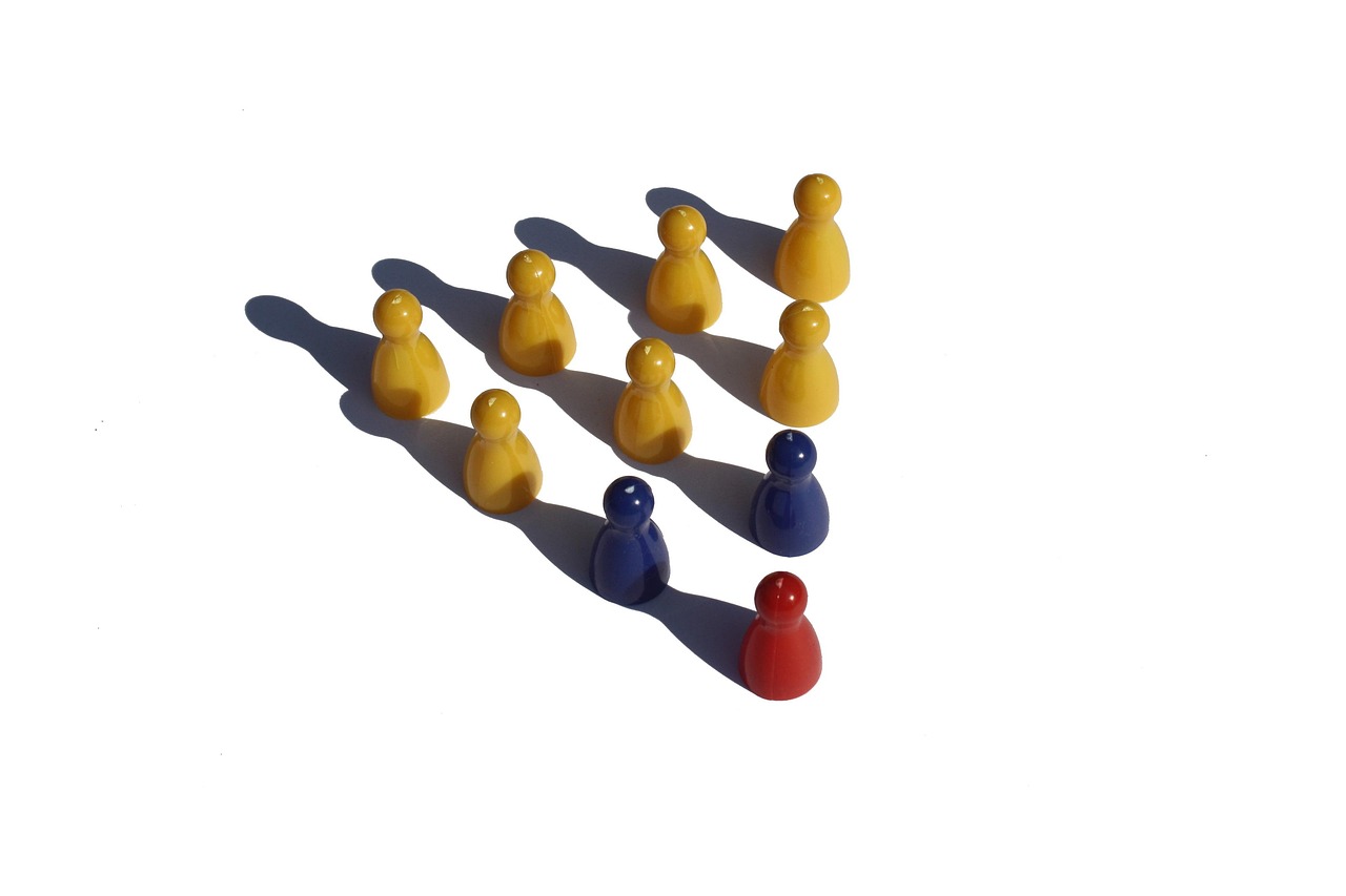 découvrez la hiérarchie des besoins de maslow, un modèle psychologique fondamental qui illustre les motivations humaines. apprenez comment cette théorie peut vous aider à comprendre vos propres besoins, ainsi que ceux des autres, et à améliorer votre bien-être personnel et professionnel.