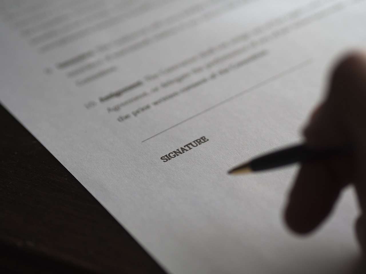 découvrez l'importance de la signature électronique dans le monde numérique d'aujourd'hui. simplifiez vos processus avec une solution sécurisée et légale pour signer vos documents en ligne rapidement et efficacement.