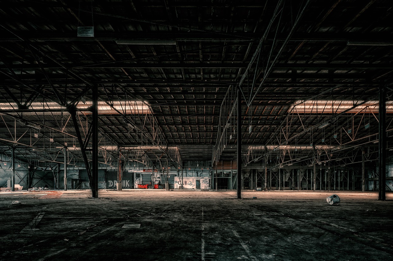Bien organiser son entrepôt logistique grâce au marquage au sol en 2025