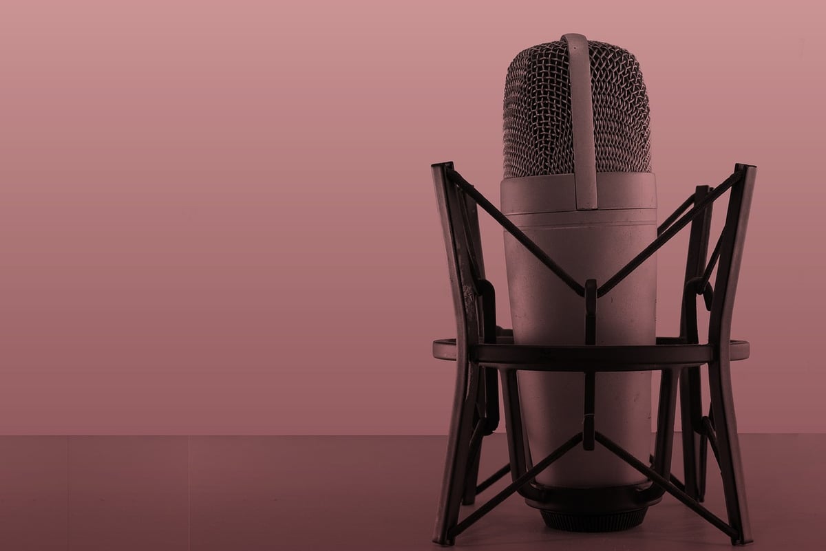podcast de marque : comment créer une stratégie audio impactante en 2025