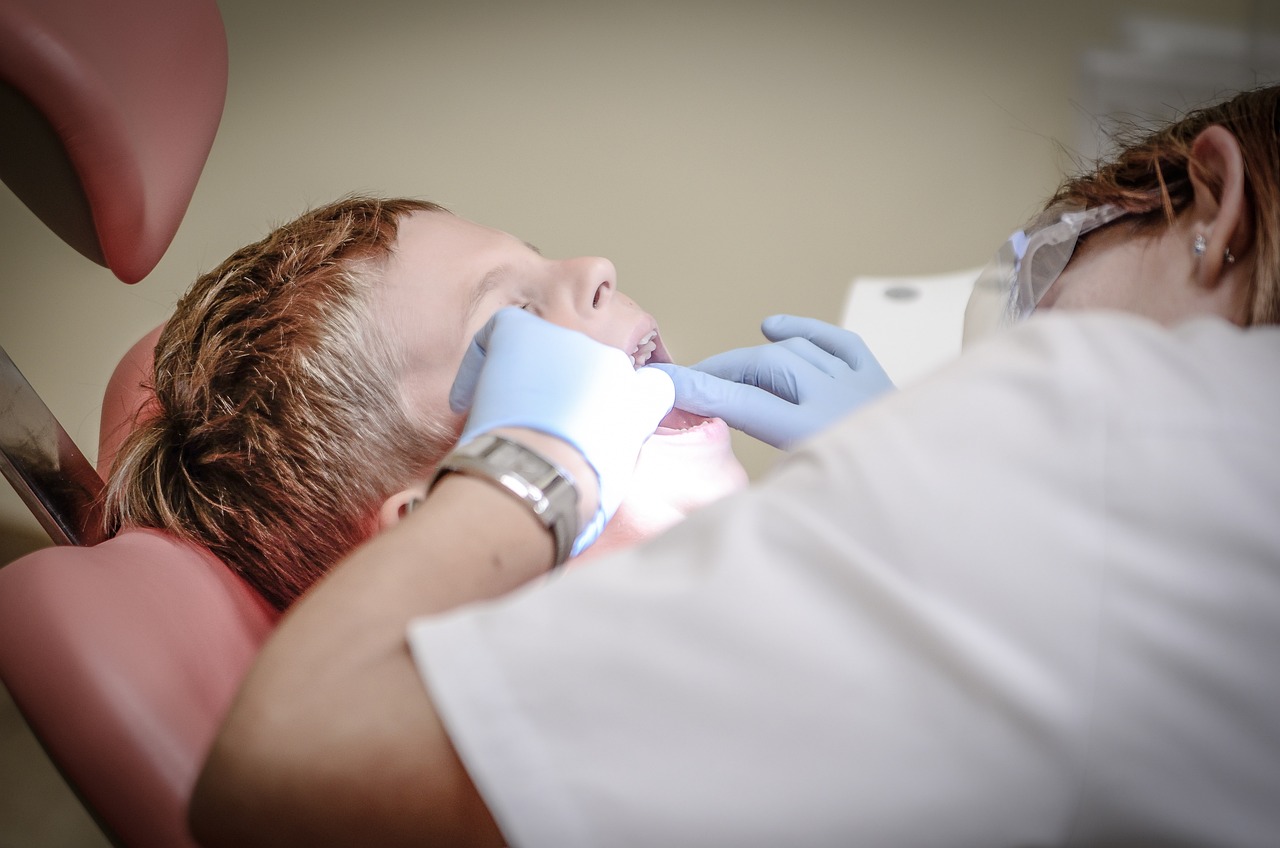 découvrez nos cliniques dentaires modernes et professionnelles, offrant des soins personnalisés pour toute la famille. profitez de traitements de qualité, d'une équipe expérimentée et d'une ambiance accueillante pour un sourire éclatant de santé.