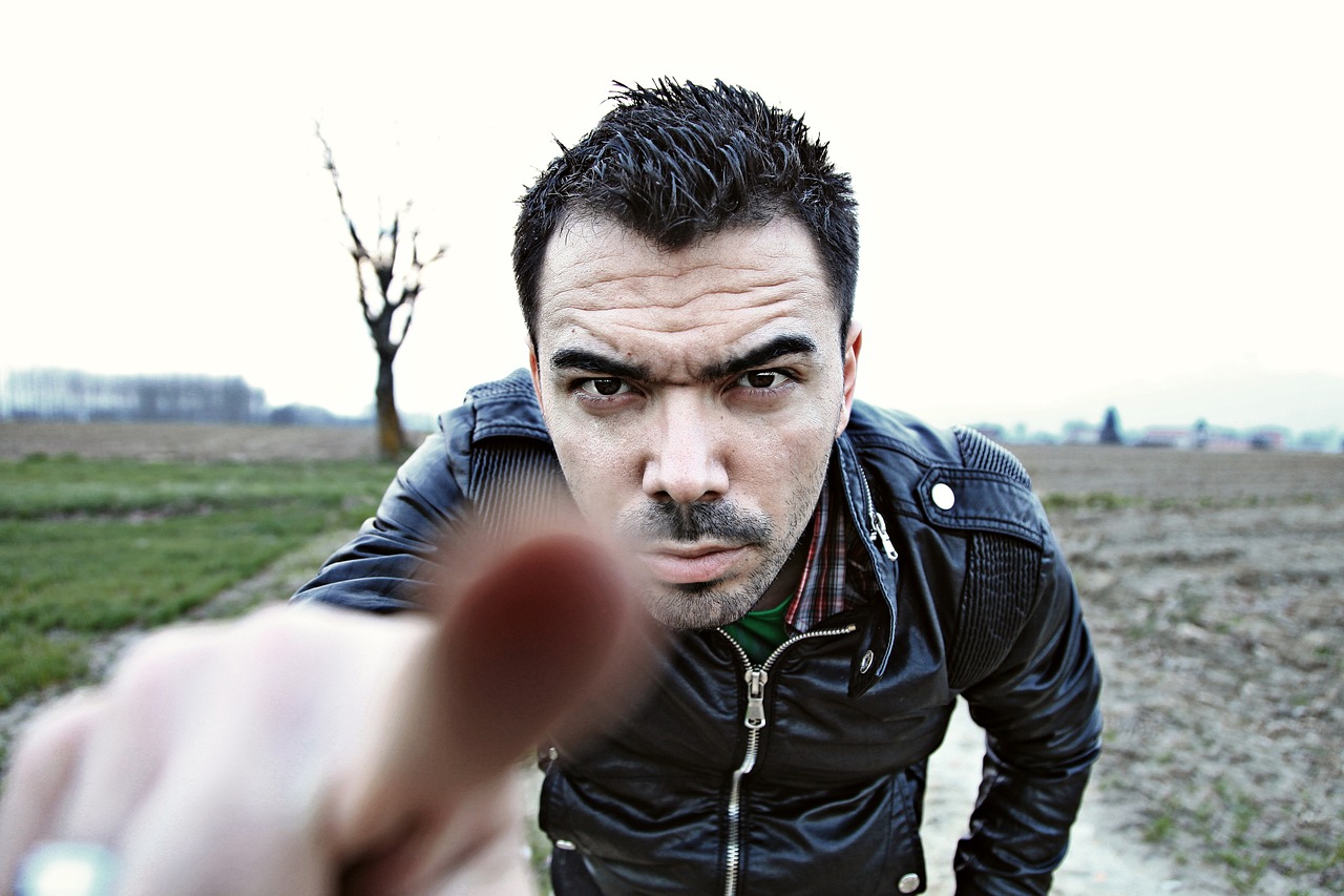 découvrez les conséquences de la conduite inappropriée dans le milieu professionnel. explorez les types de manquements graves, leurs impacts sur l'entreprise et les mesures à prendre pour les prévenir.