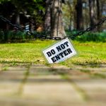 découvrez les obstacles à l'entrée sur un marché, leurs impacts sur la concurrence et les stratégies pour les surmonter. apprenez comment les barrières à l'entrée influencent la dynamique des entreprises et le développement des nouveaux acteurs.