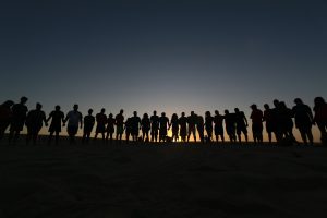 découvrez l'importance de la collaboration en équipe pour atteindre des objectifs communs. apprenez comment le travail d'équipe favorise l'innovation, renforce les liens entre les membres et améliore la productivité dans un environnement professionnel.