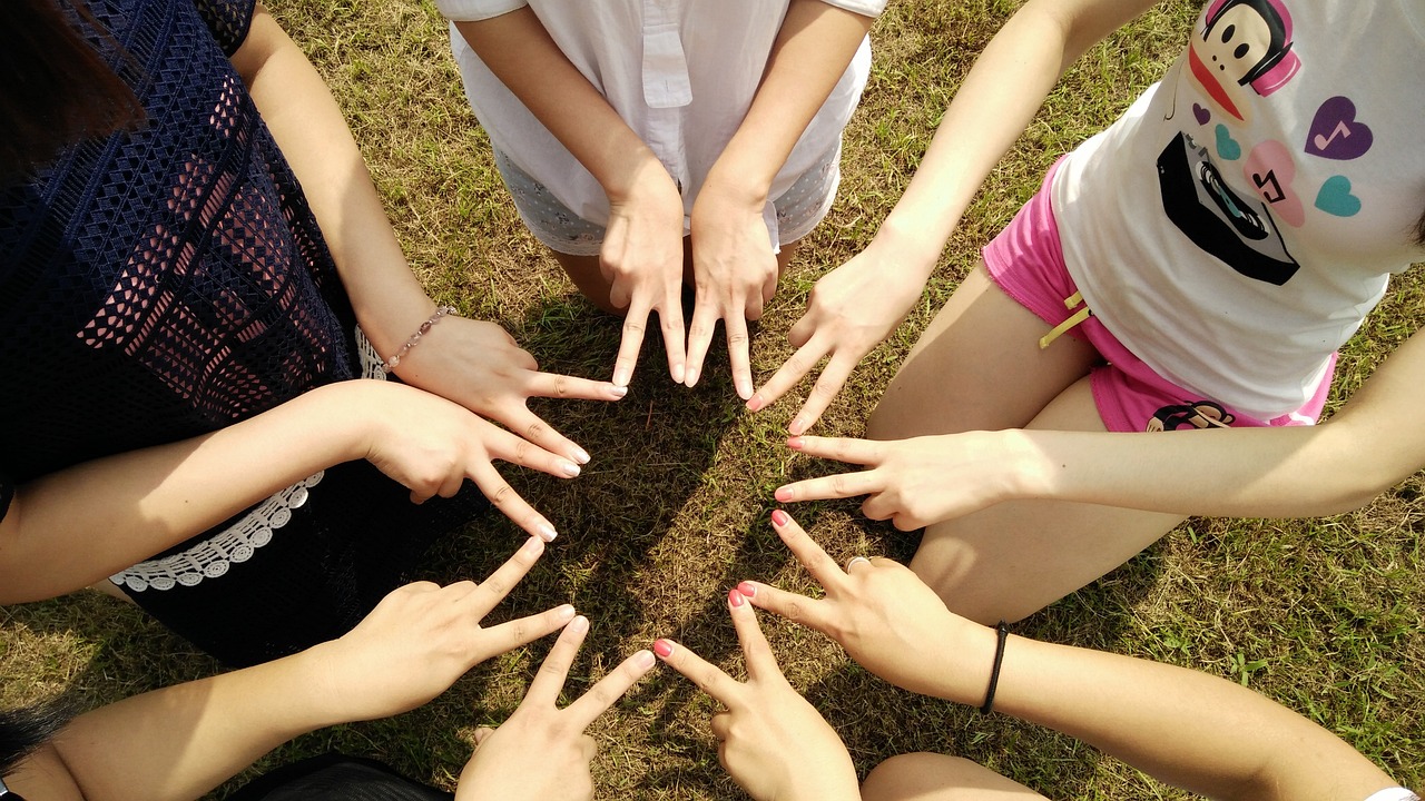 découvrez comment renforcer la cohésion de votre équipe grâce à des activités de team bonding. favorisez l'entraide, améliorez la communication et boostez la motivation collective au sein de votre groupe.