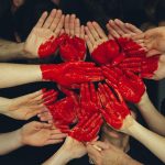 découvrez l'art des collaborations : un espace où les idées se rencontrent, où les talents s'allièrent pour créer de projets innovants et inspirants. explorez comment les synergies entre partenaires peuvent transformer des visions en réalité et propulser la créativité au-delà des limites.