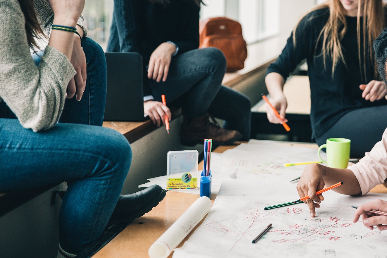 découvrez les clés d'une collaboration réussie : stratégies, outils et astuces pour optimiser le travail en équipe et favoriser l'innovation au sein de votre organisation.