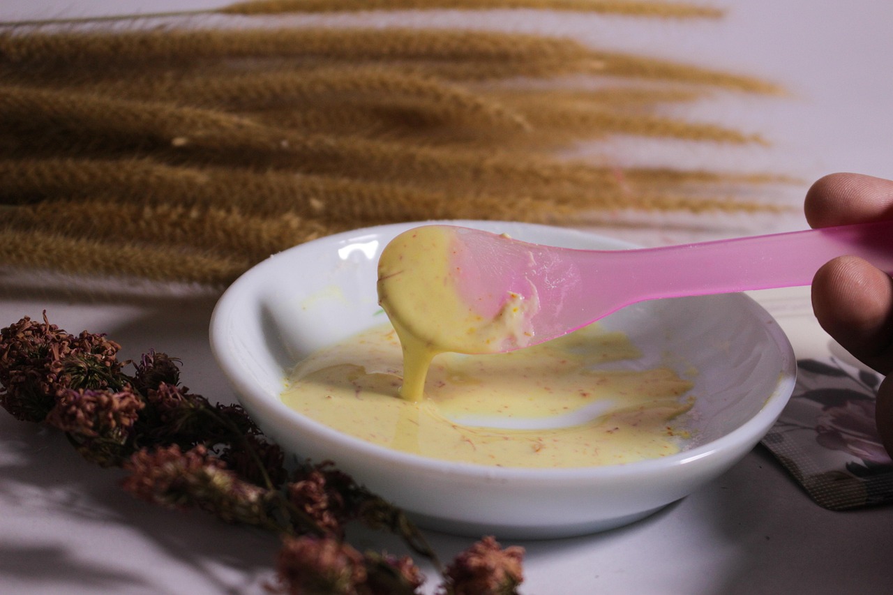 découvrez le safran, une épice précieuse reconnue pour sa couleur intense, son parfum unique et ses nombreux bienfaits. apprenez tout sur sa culture, ses utilisations culinaires et ses atouts pour la santé.