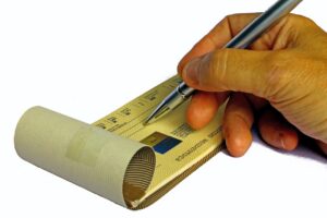 découvrez tout ce qu'il faut savoir sur le chequebook : définition, utilité, démarches pour l'obtenir et conseils pour l'utiliser en toute sécurité.